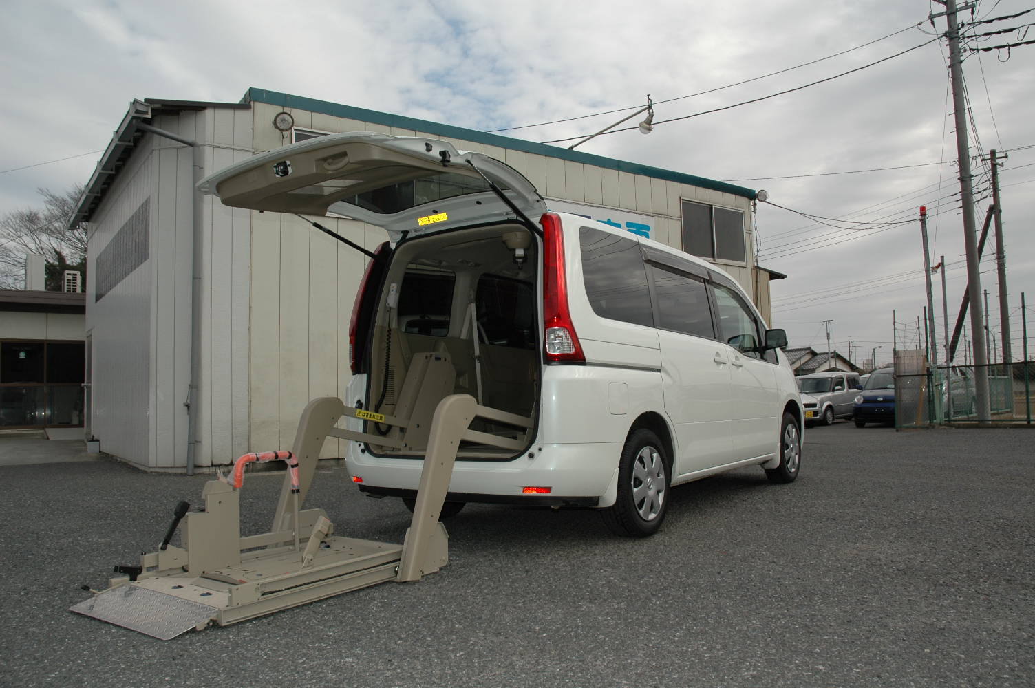 セレナ　福祉車両　買取　査定　相場　H24.8.8.JPG