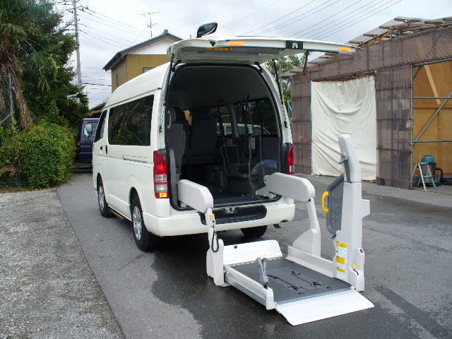トヨタ ハイエース 福祉車両 200系 車椅子リフト 買い取り H23.10.jpg
