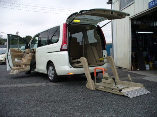 日産　セレナ　福祉車両　オーテック　チェアキャブ　車椅子リフト　8ナンバー　買取　23.10.jpg