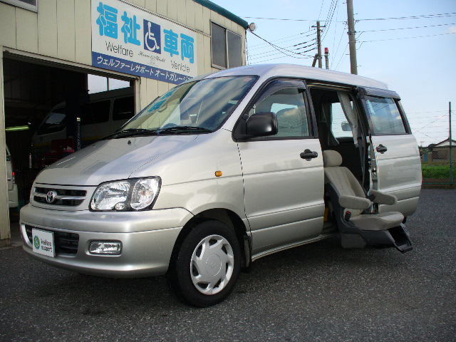 トヨタ　タウンエースノア　福祉車両　セカンドシートリフトアップ　7人乗り　23.9.jpg