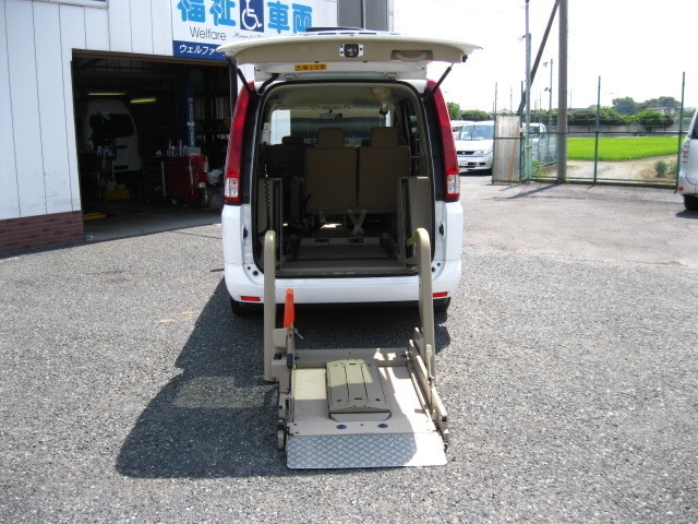 買取　福祉車輌　ｾﾚﾅﾜｺﾞﾝ　ﾁｪｱｷｬﾌﾞ　車椅子ﾘﾌﾄ　2021.6.19.JPG