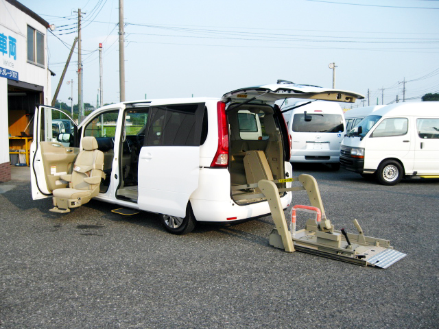 買取　ｾﾚﾅ　福祉車両　8ﾅﾝﾊﾞｰ　車椅子ﾘﾌﾄ　2018.11.3.jpg