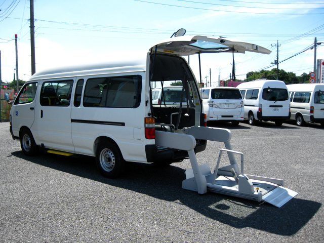 トヨタ　ハイエース　100系　福祉車両　ウェルキャブ　車椅子リフト仕様　10人乗り　買い取り17.jpg