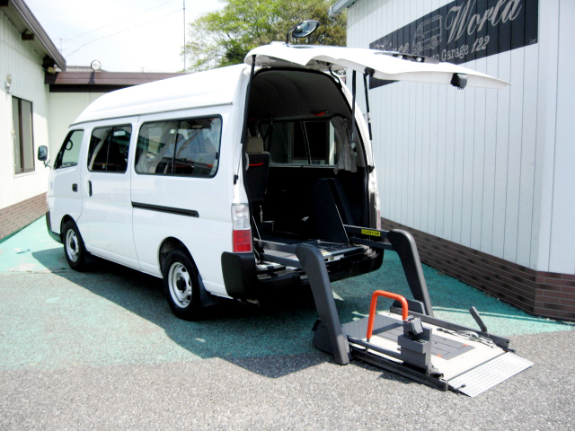 日産 キャラバン　福祉車両　オーテック　チェアーキャブ　車椅子リフト仕様　10人乗り　車椅子2基　買い取り150.jpg