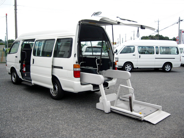 トヨタ　ハイエース　100系　福祉車両　ウェルキャブ　車椅子リフト仕様　10人乗り　買い取り18.jpg