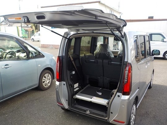 ホンダ・ライフ(福祉車両 車椅子スロープ車)の買取相場チェック ホンダ・ライフ(福祉車両 車椅子スロープ車)の買取相場チェック