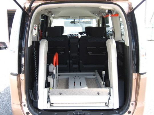 日産 セレナ 福祉車両 チェアキャブ 車椅子リフト車 8ﾅﾝﾊﾞｰ 6人  