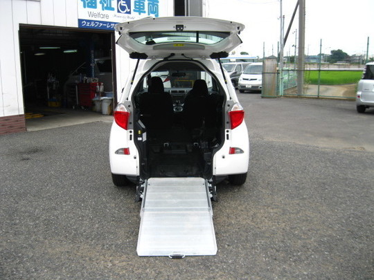 トヨタ・ラクティス（福祉車両 車椅子スロープ車）の買取相場チェック